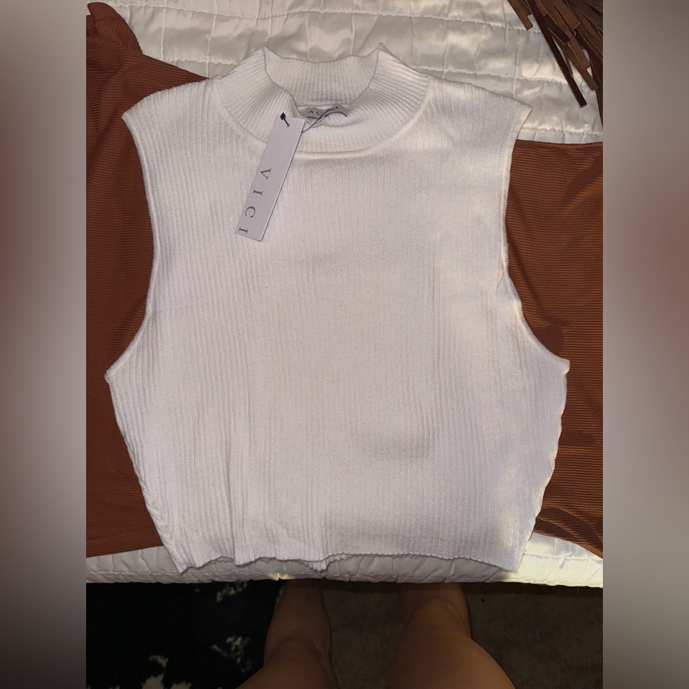 White cropped sweater vest